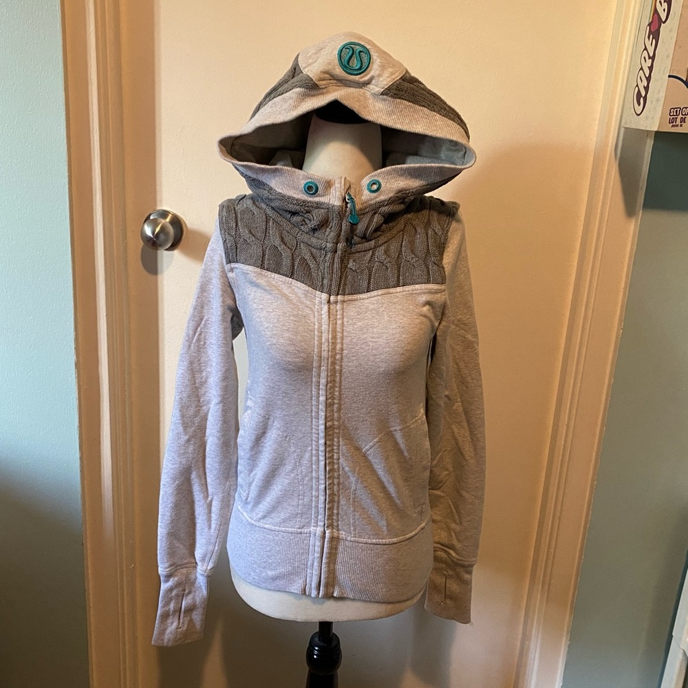 LULULEMON FIRESIDE CABLE KNIT SCUBA